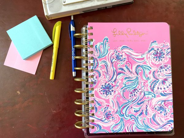 Lily Pulitzer Planner with Post it noters, pen and highlighter