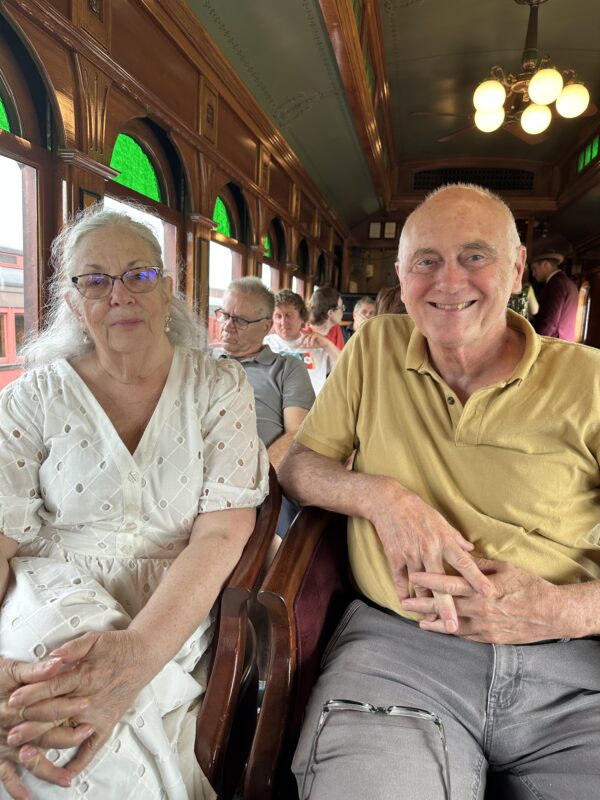 Mrs. White and Col Mustard in club car